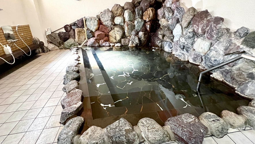 ・【大浴場】吉野朝時代からの歴史がある低張性アルカリ性冷鉱泉の天然温泉◎日帰り入浴でもどうぞ