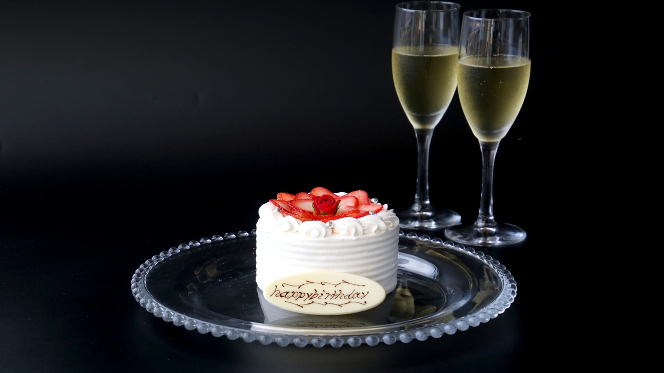 【ルームサービスで乾杯】 大切な人へ『名前とメッセージ入りのケーキ』で自分の気持ちを伝えたい！
