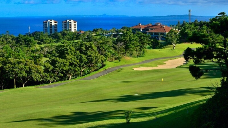 【2サム確約／THE GOLF】東シナ海を臨む至福のゴルフプレー＜朝食付き・レイトアウト１４時＞