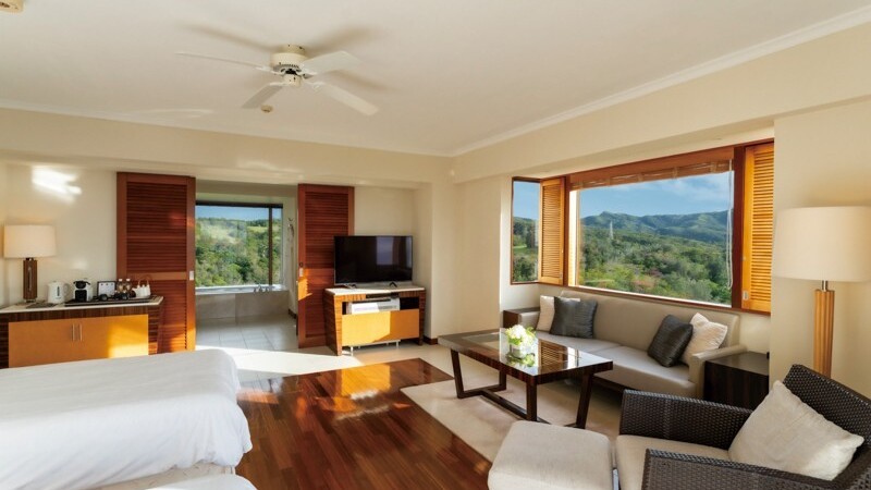 クラブラグジュアリー