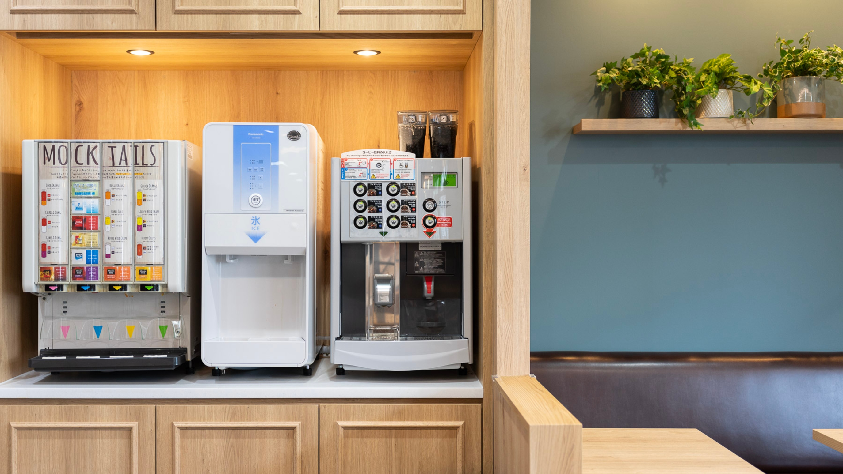 挽きたてコーヒーもある種類豊富なドリンクバー