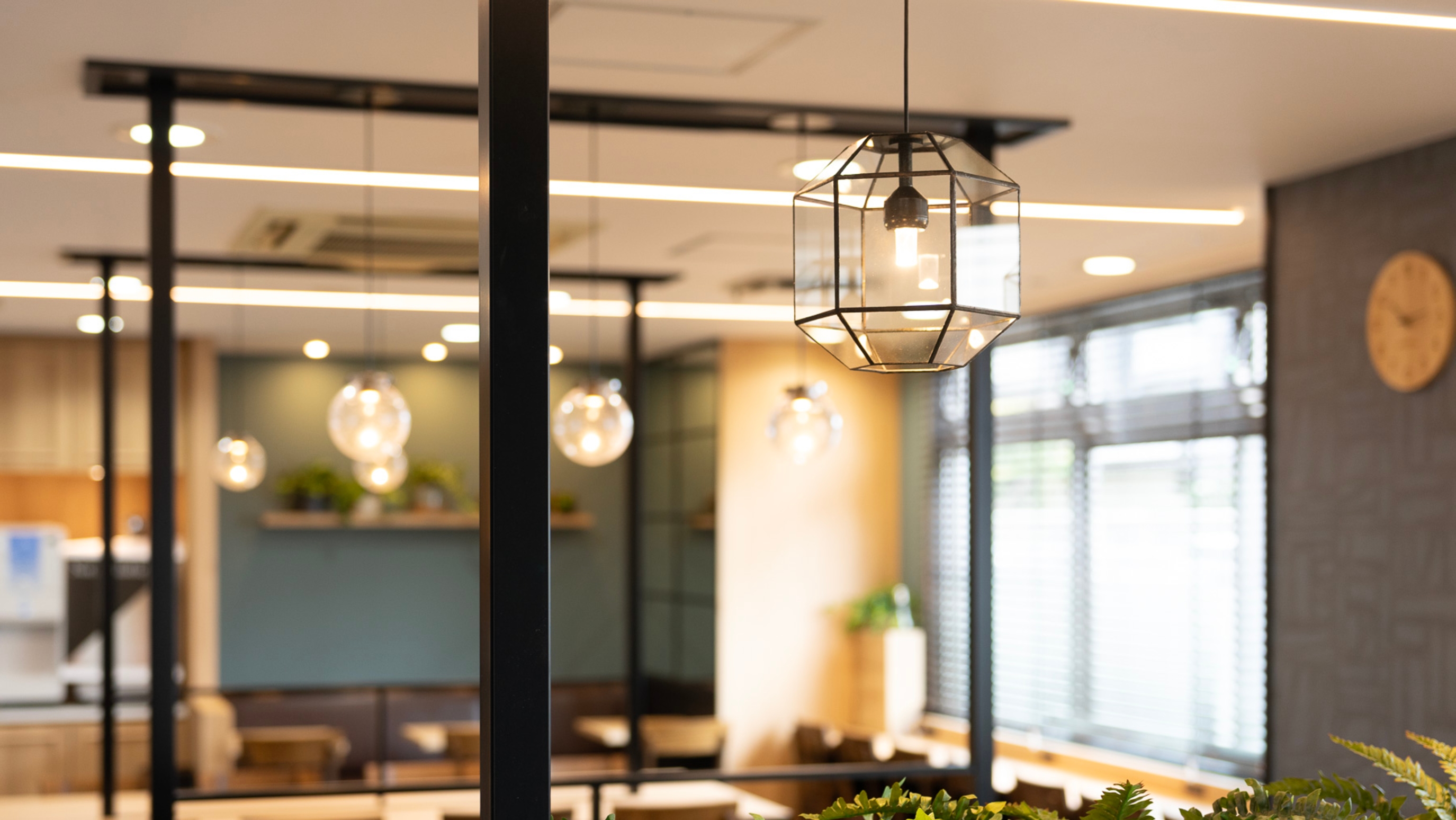 広々としたラウンジでお寛ぎください