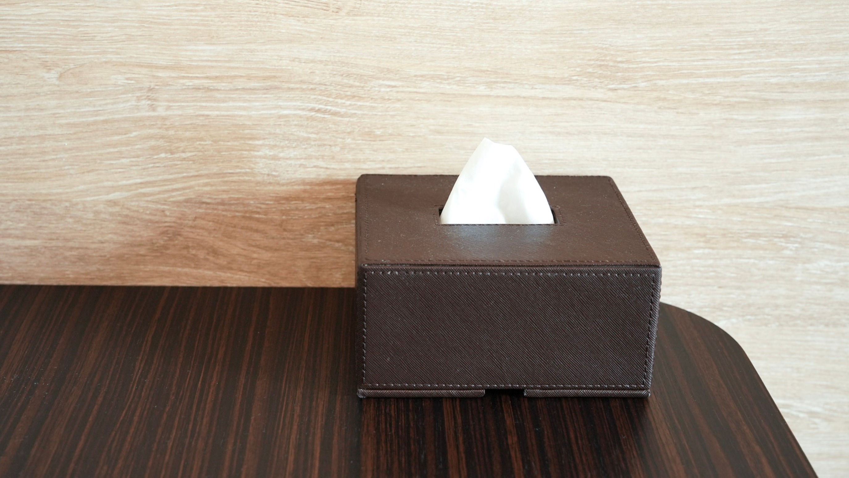 お部屋にはティッシュを備えております