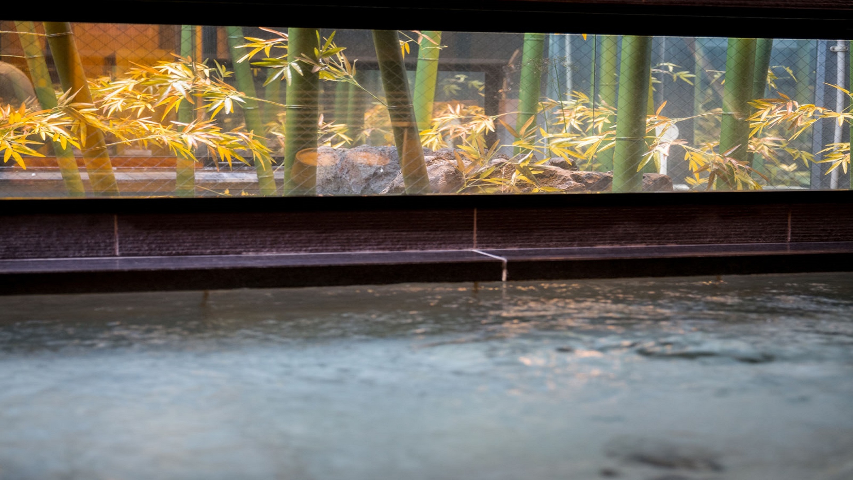 【泉質】単純温泉(弱ｱﾙｶﾘ性低張性高温泉)