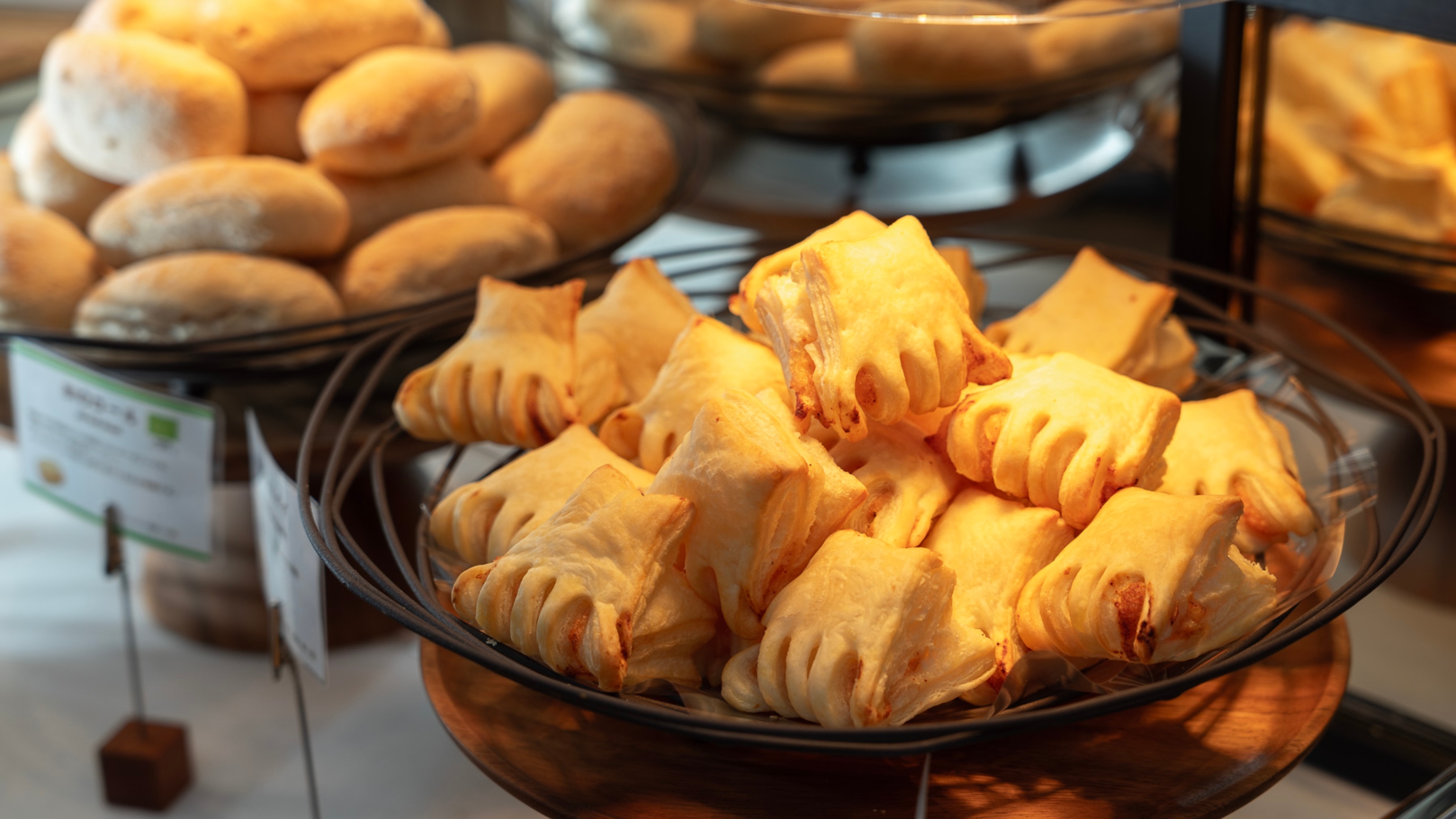 香り高いパンで至福の朝食を