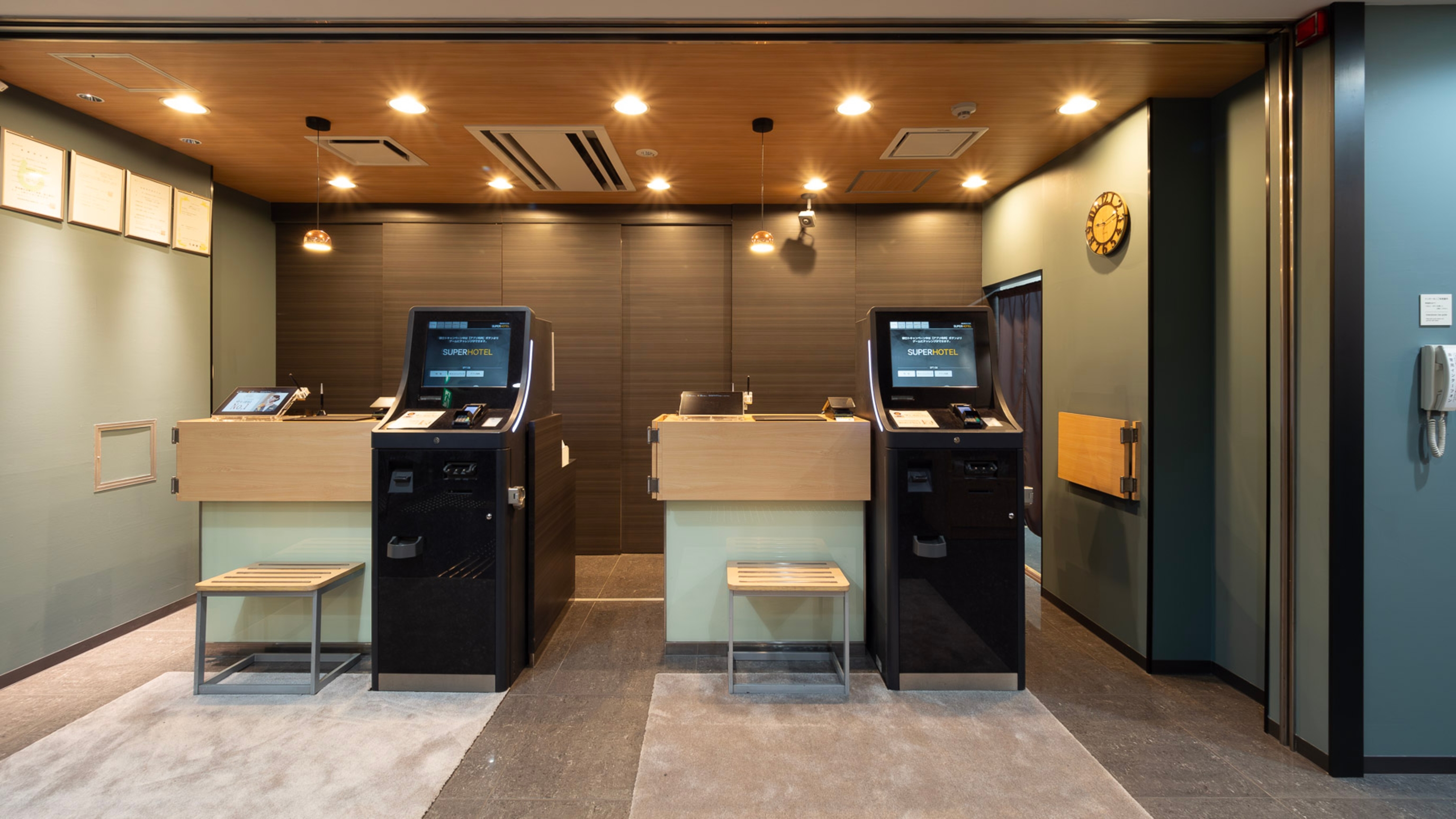 「おかえりなさいませ」こちらでチェックインをお迎えします