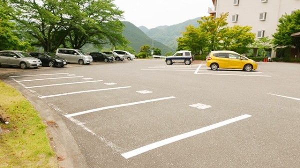 【駐車場】