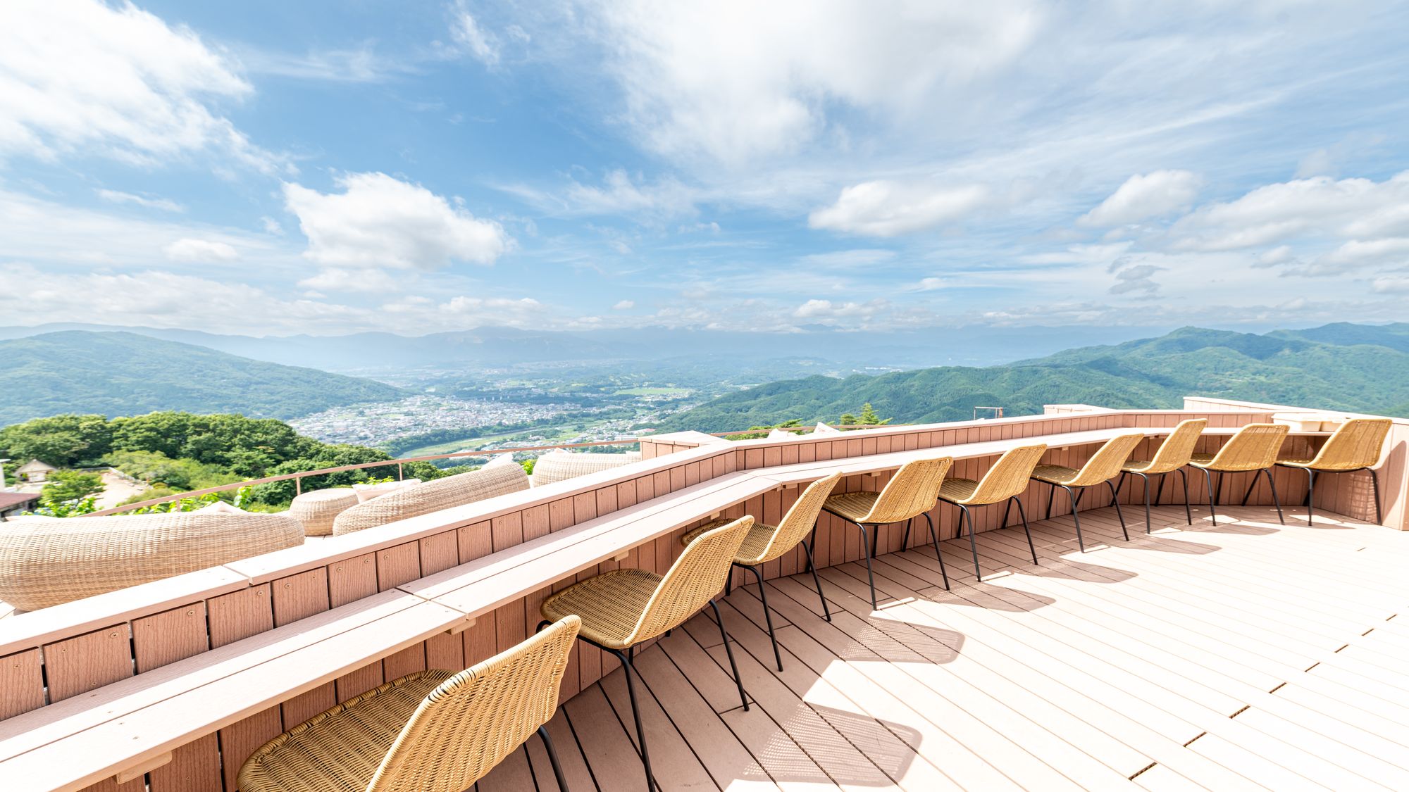 ホテルから車で約20分「SUSABINOテラス」