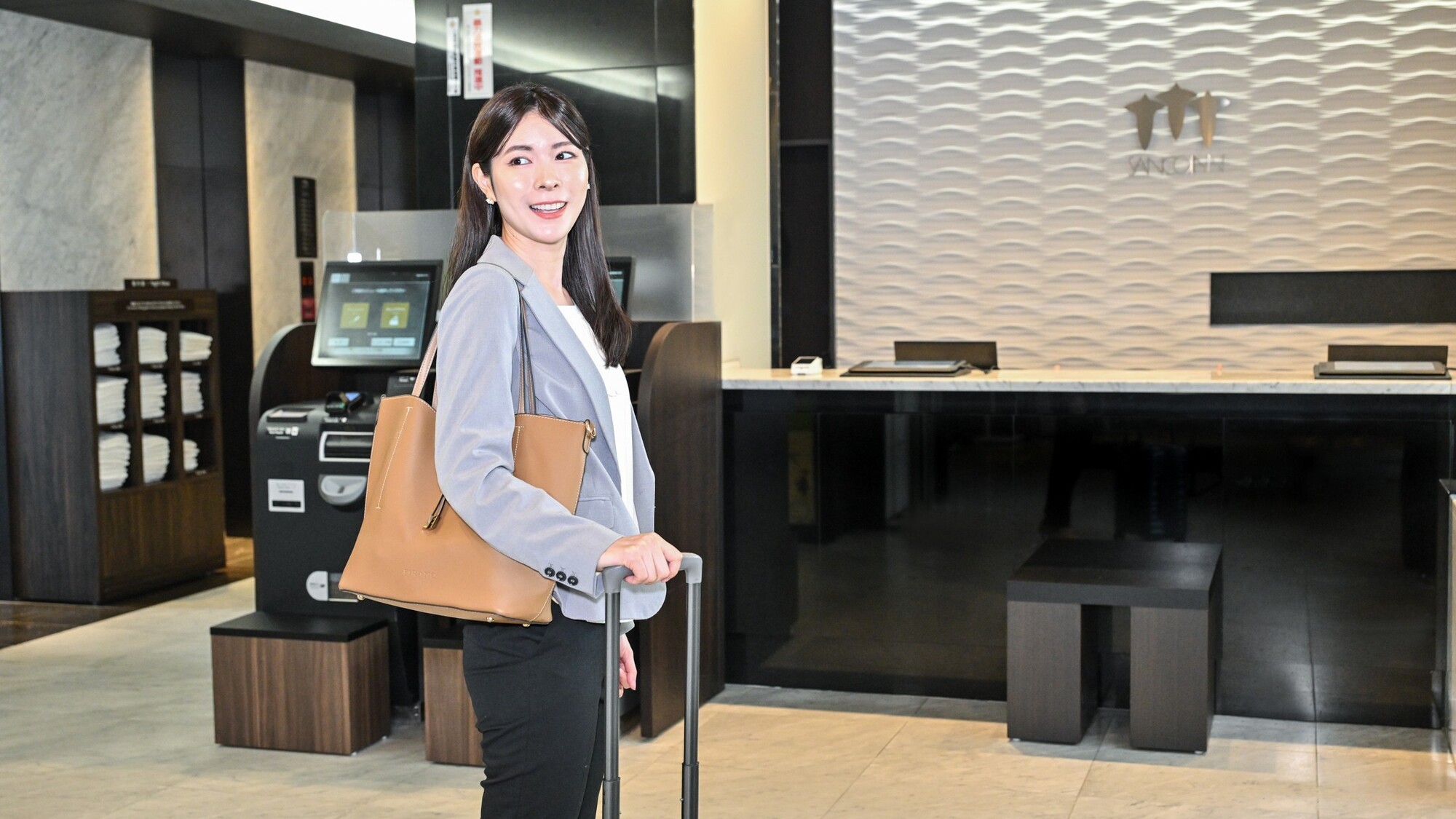 フロントスタッフが笑顔でお出迎えいたします♪