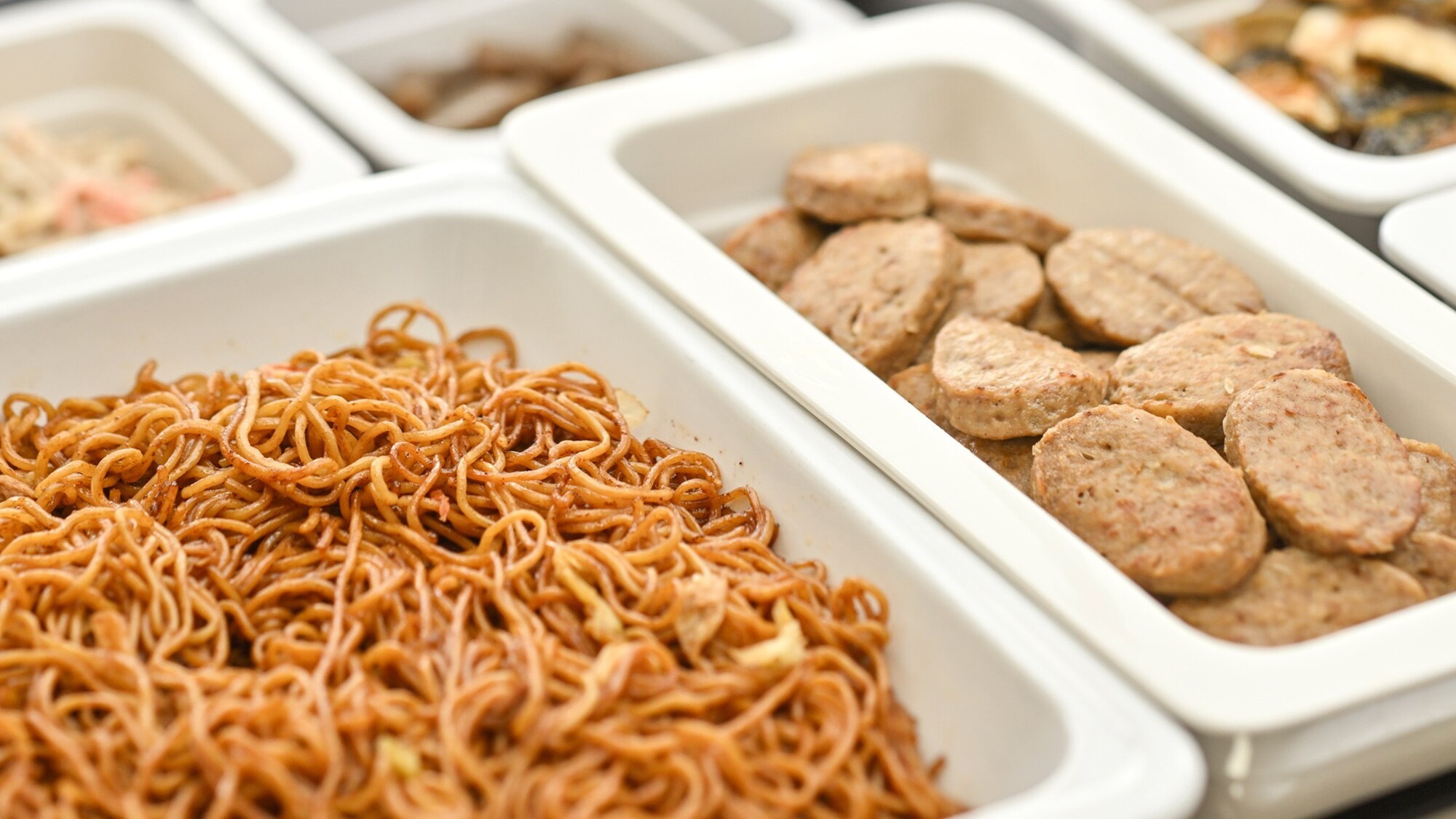 朝食メニュー　焼きそば・ハンバーグ