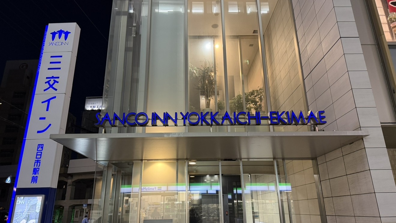 ホテル外観(夜間)