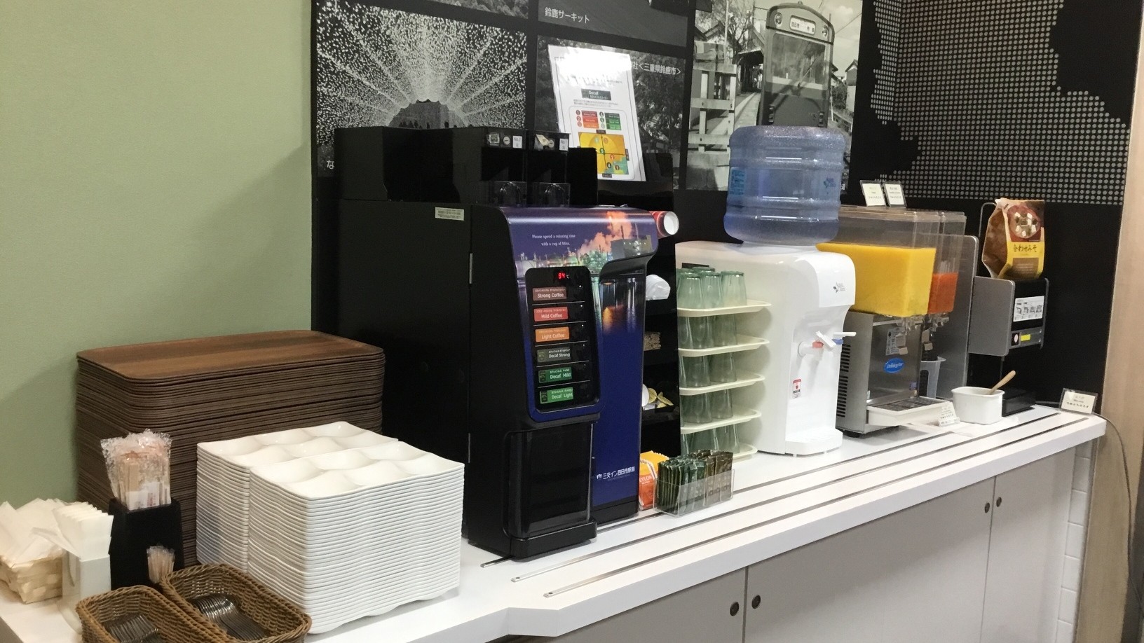 コーヒー（カフェインレスもあり）各種ドリンク（オレンジ・野菜よりお選びください♪）