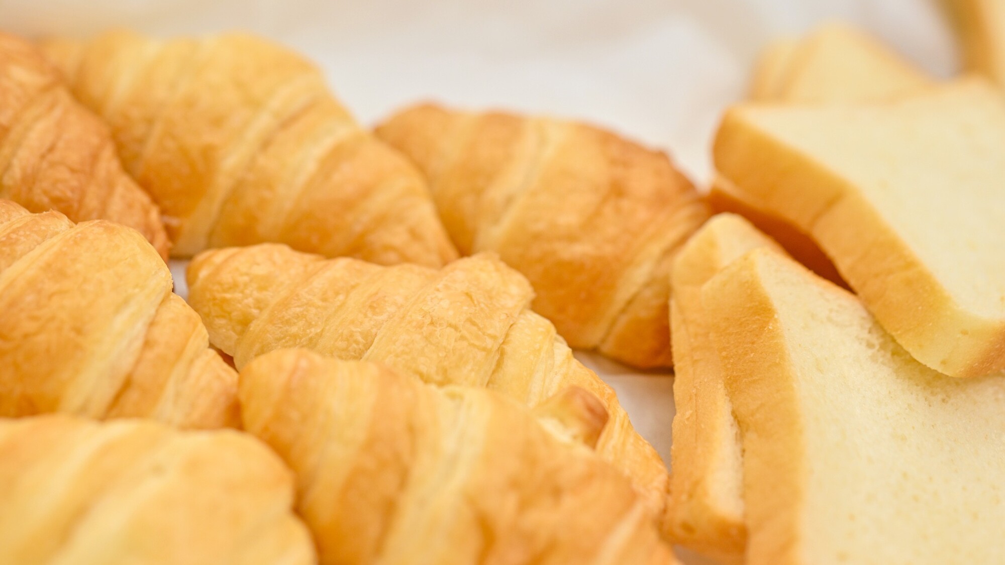 朝食メニュー　クロワッサン・食パン