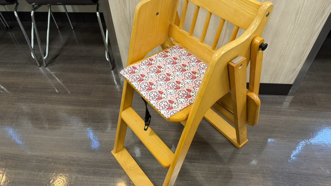 お子様用の椅子をご用意しております