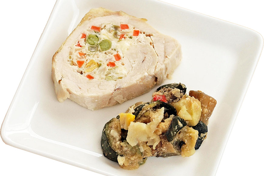 【わんちゃん用のお食事／ロールチキンプレート】料金：750円（税込）