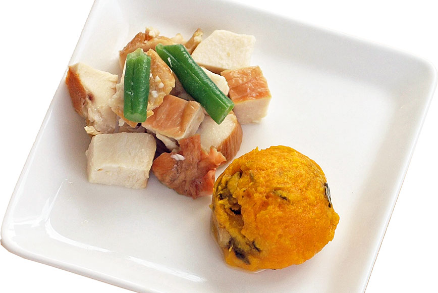 【わんちゃん用のお食事／スモークチキンプレート】料金：750円（税込）