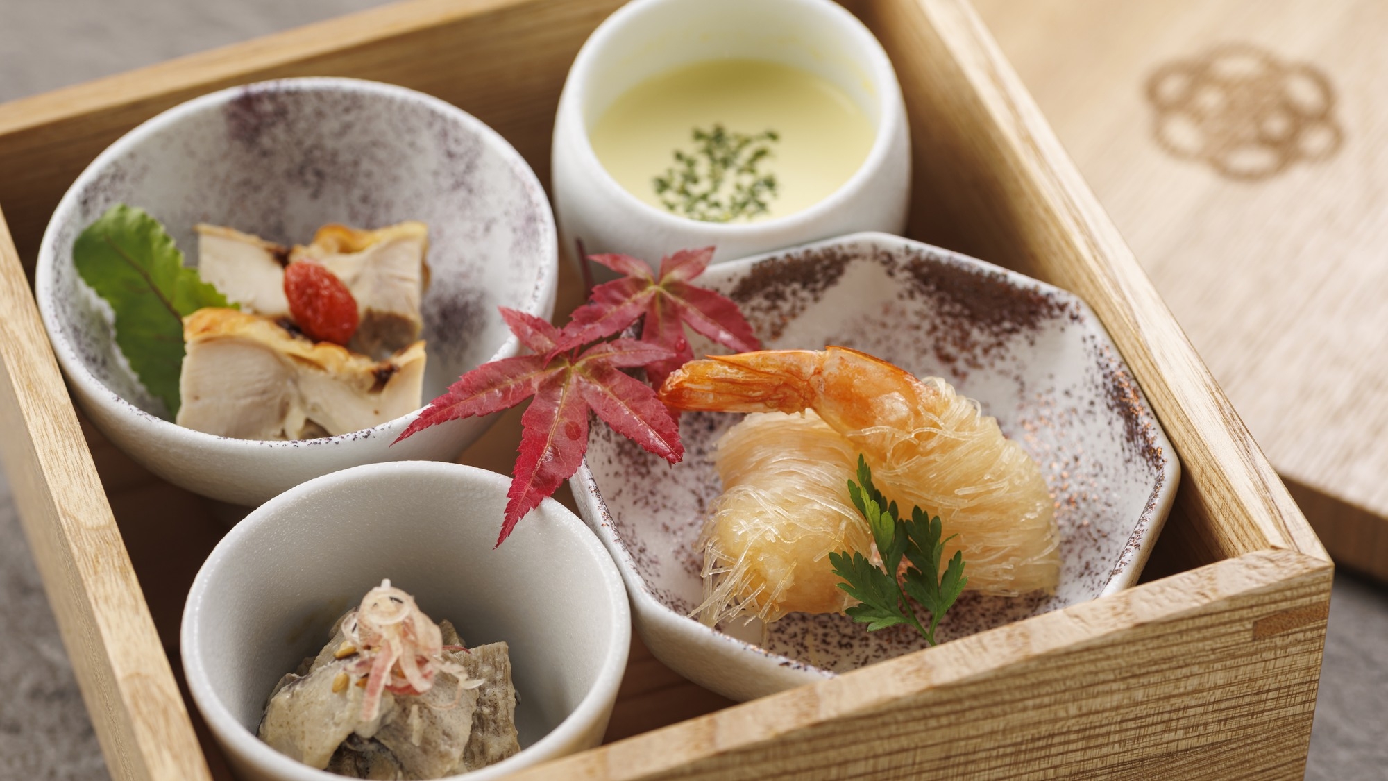 【おかげさまで1周年！／特別会席】焼津ミナミマグロ等豪華七種盛と国産牛の料理長おすすめ会席