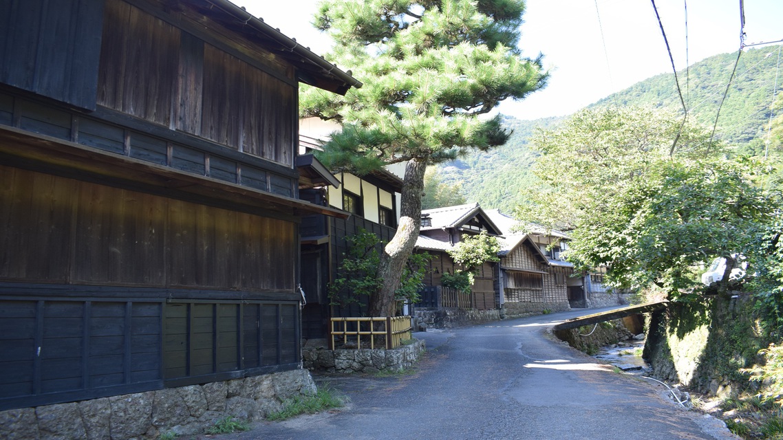 〈毎週水・金曜日限定〉昔懐かしい山村集落「花沢の里」ガイド案内付き宿泊プラン【特別会席】