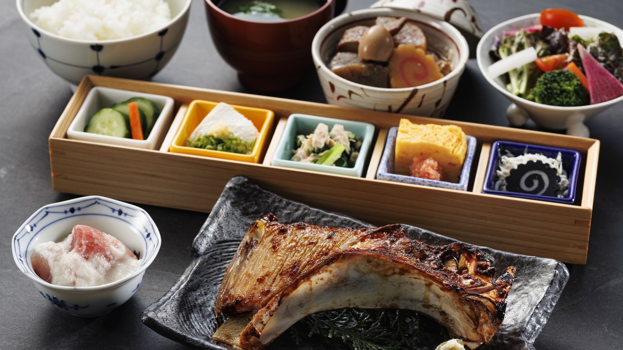 【2025年7月リニューアル/極み会席】金目鯛土鍋ご飯が付いた焼津ミナミマグロと特選和牛の極み会席