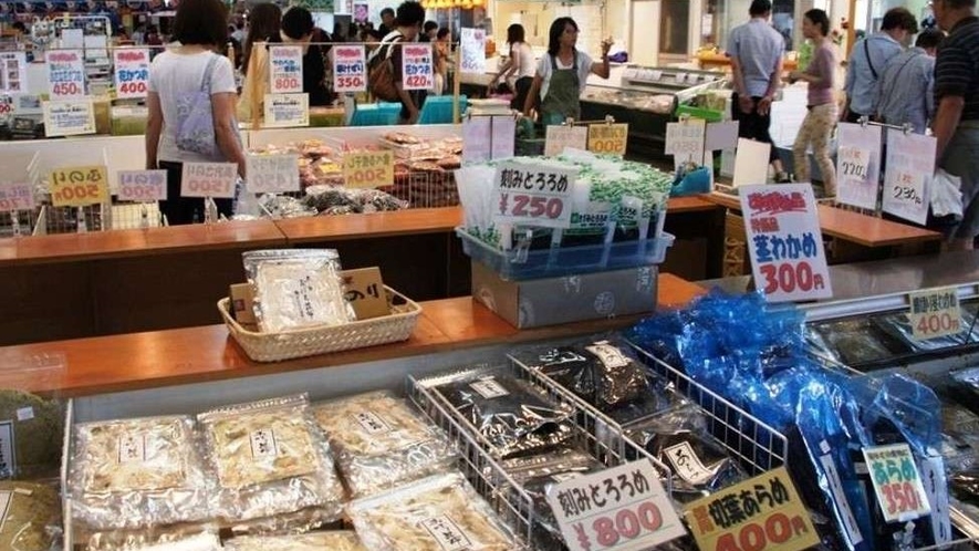 【御前崎海鮮なぶら市場】海産物のお土産はもちろんご飯も食べれますよ　当宿から約48km 車で約48分