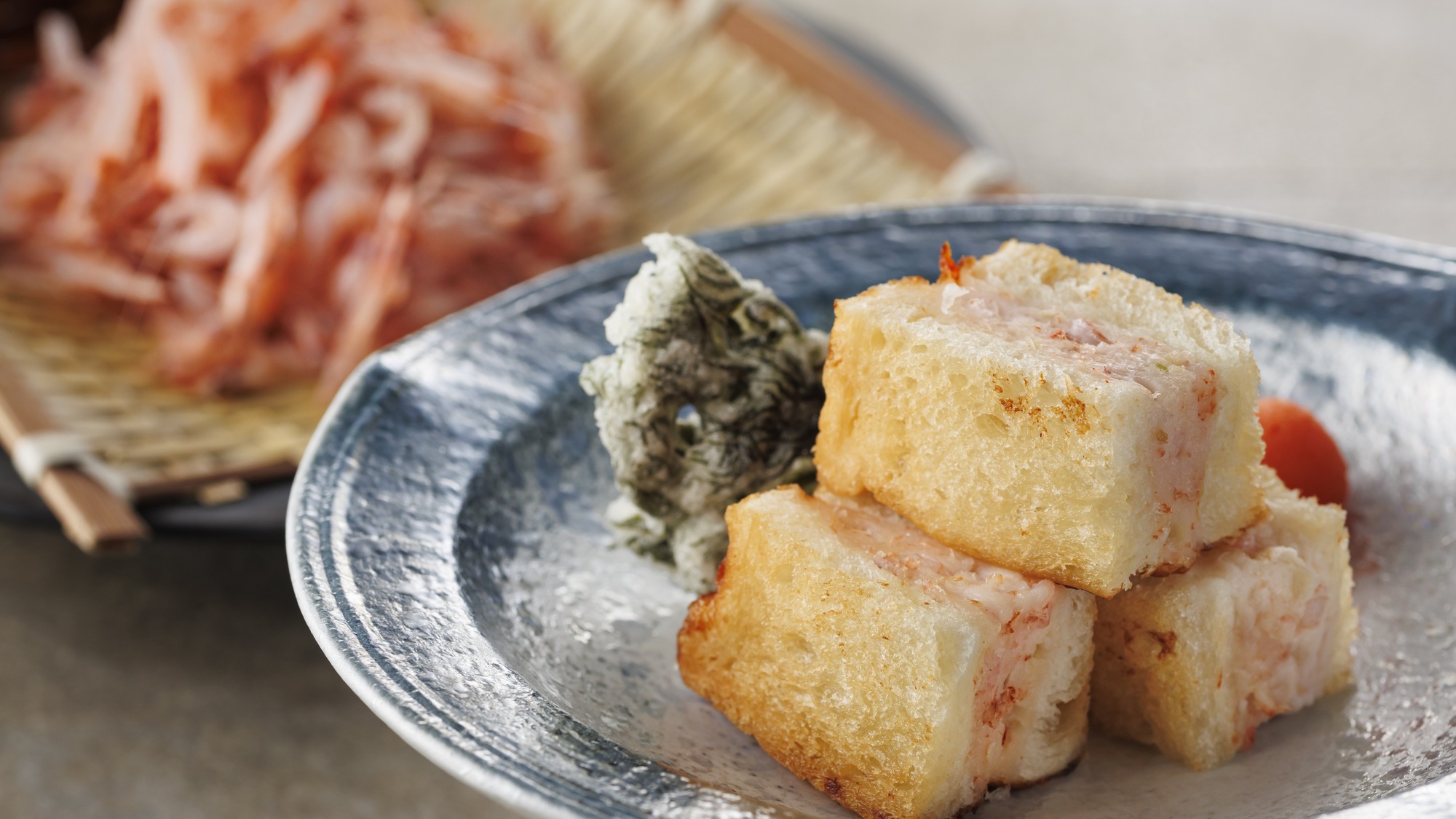 【季節の会席】秋(2026年9月～11月)揚げ物　桜海老真丈パンはさみ揚げ2