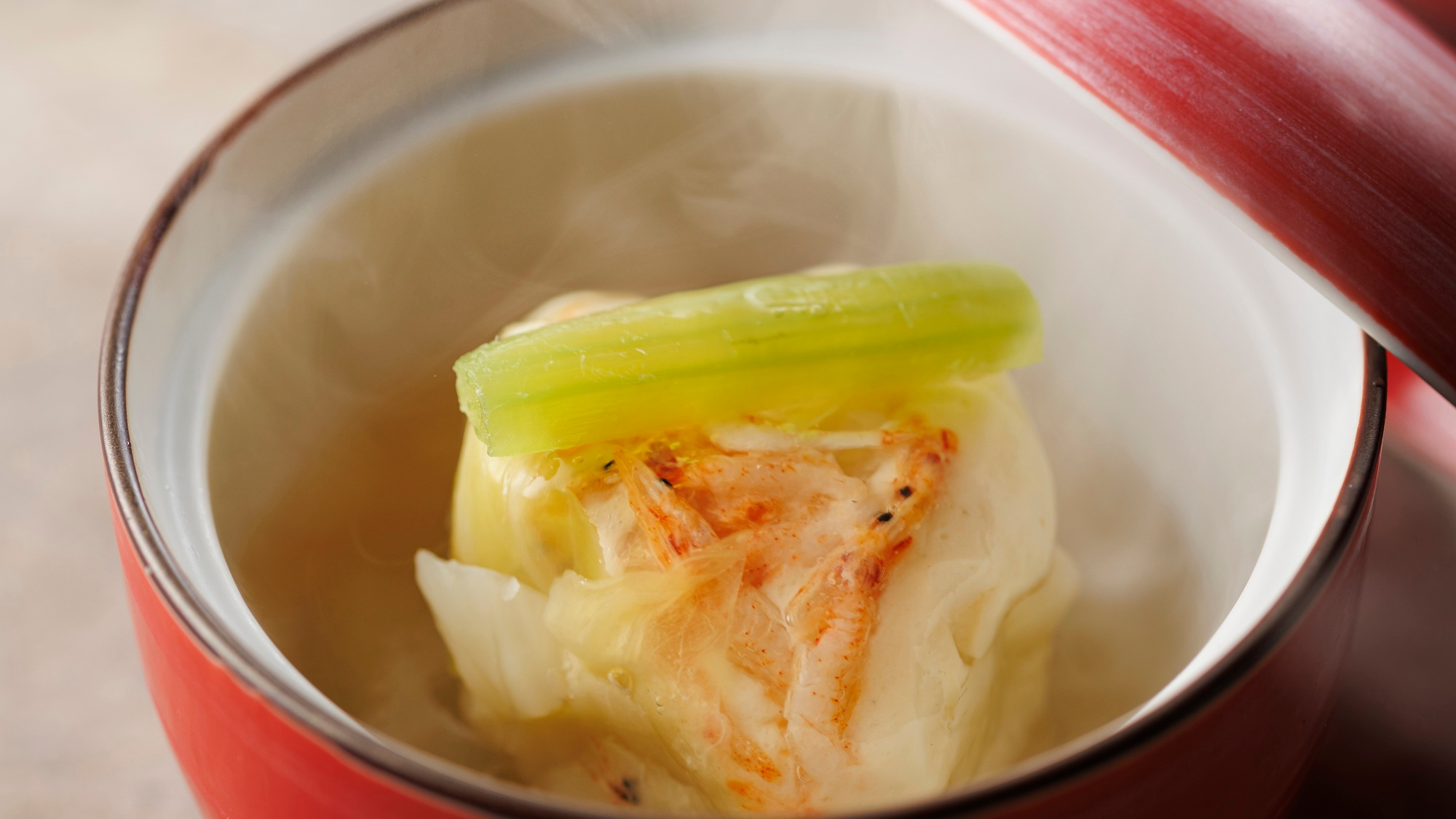 【極み/特別会席】春(2026年3月～5月)蒸し物 桜海老春キャベツクリーム万頭