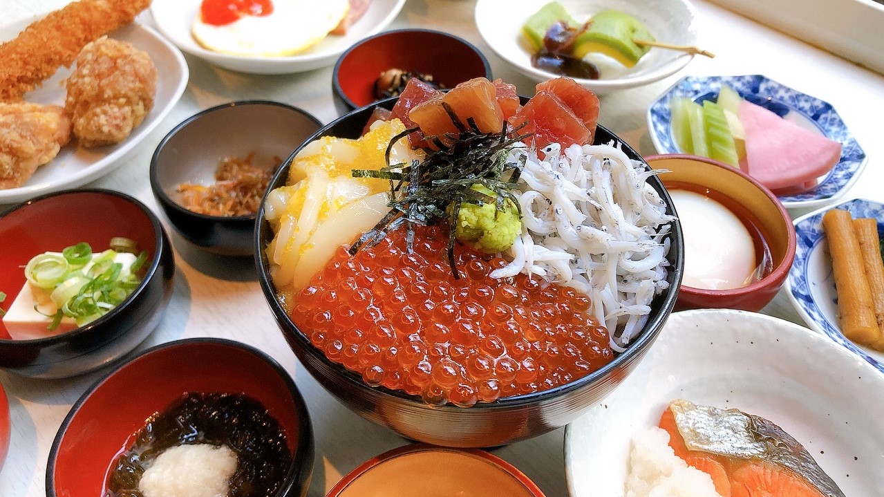 ◆ご当地メニュー◆海鮮丼【場所】1階レストラン【時間】6：30～9：30(9：00最終入店)