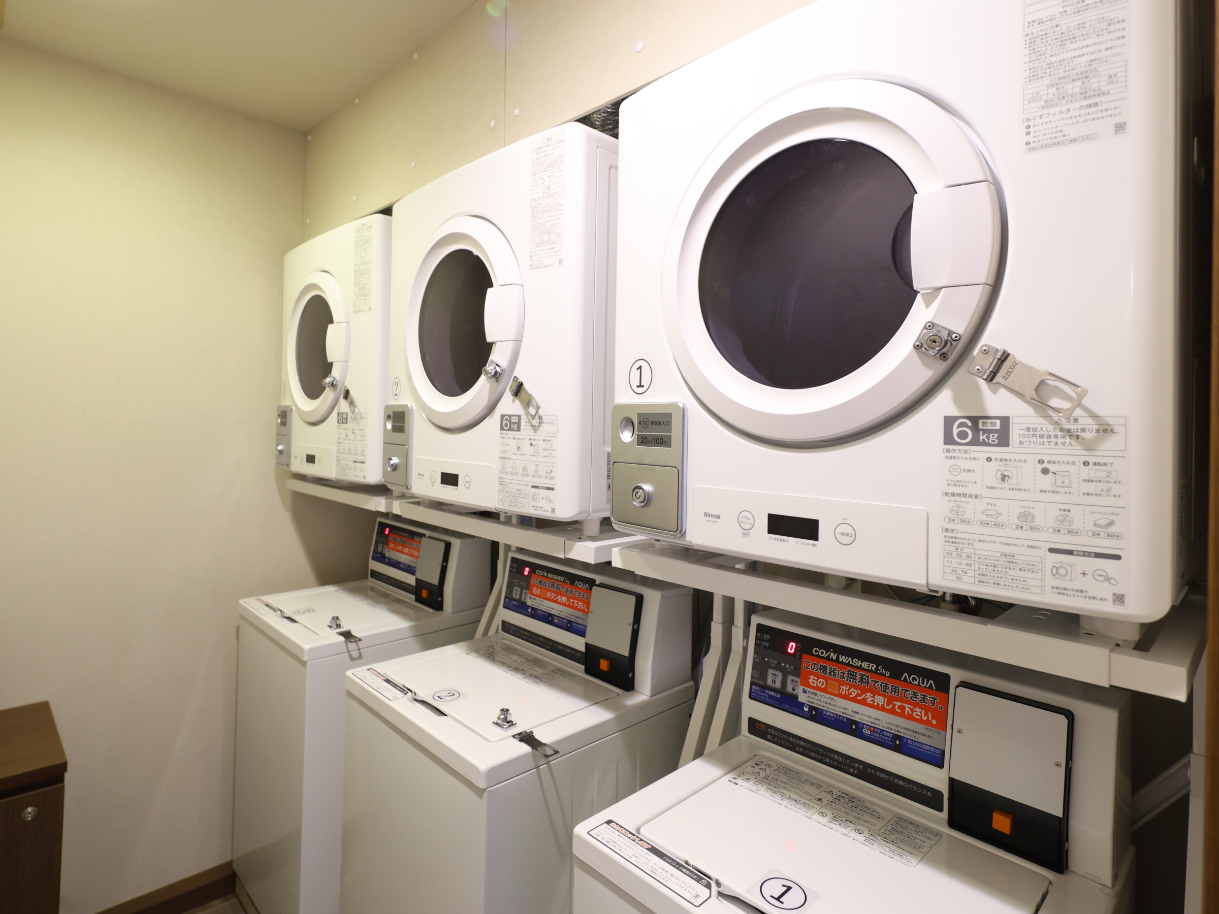 ◆コインランドリー◆洗濯機無料、乾燥機20分100円　男性、女性それぞれ脱衣所内にご用意しております