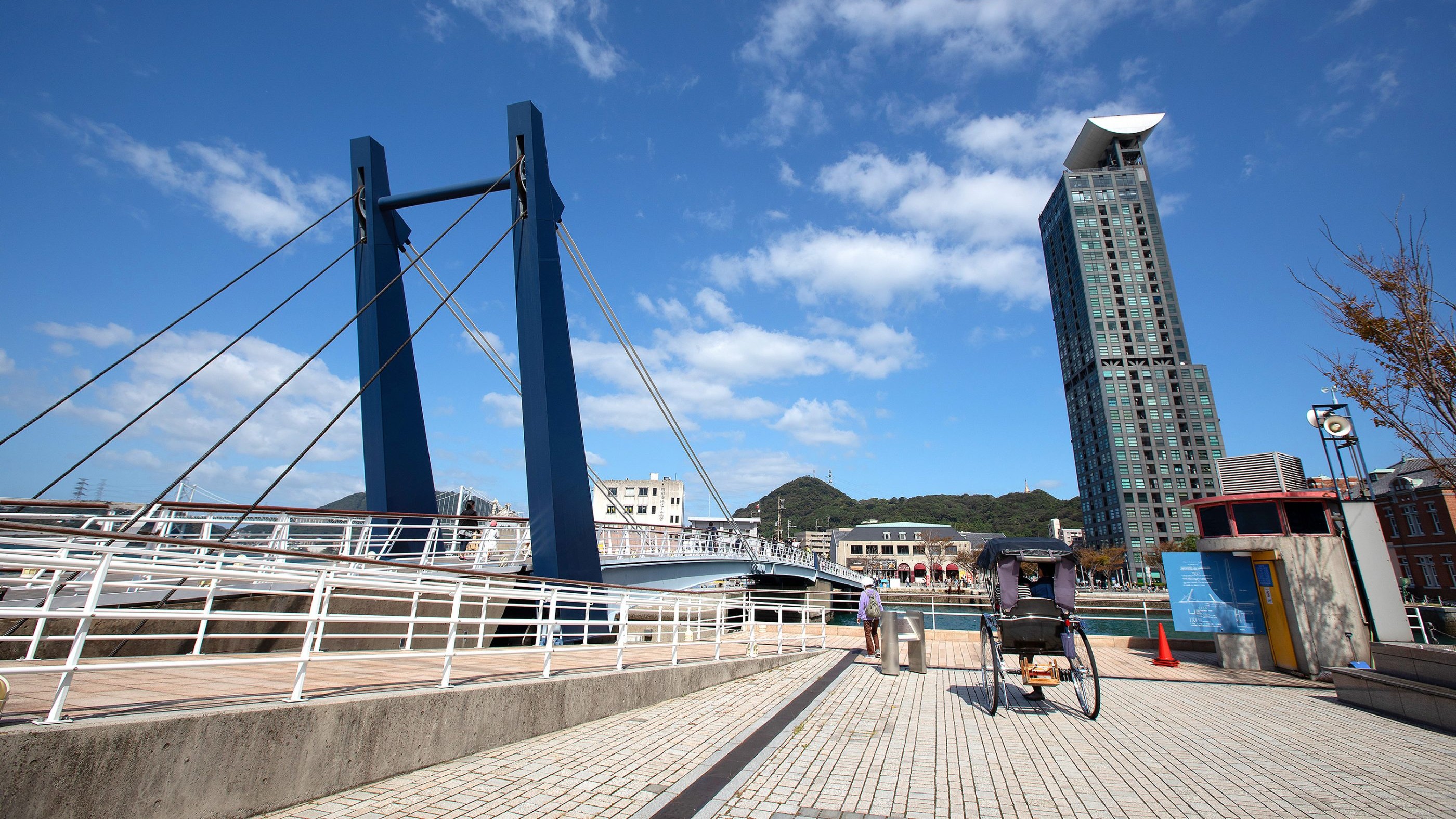 ◆ブルーウィングもじ(提供：北九州市観光情報サイト 北九州パレット)