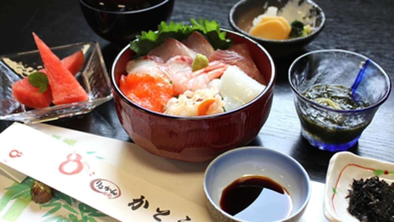  【直前割★ビーチまですぐ】リーズナブルに満喫♪夕食はお手軽に『新鮮☆海鮮丼』プラン