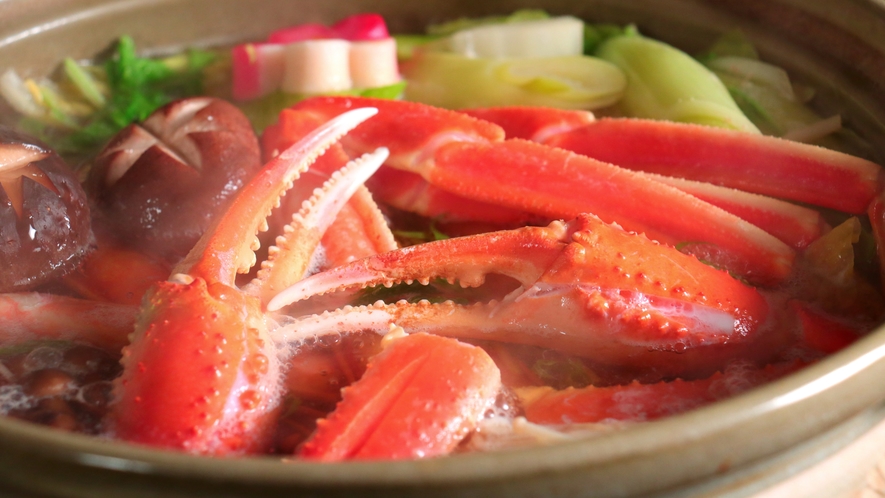 ≪蟹すき≫蟹と野菜の旨味がたっぷり！〆の蟹雑炊も絶品です。