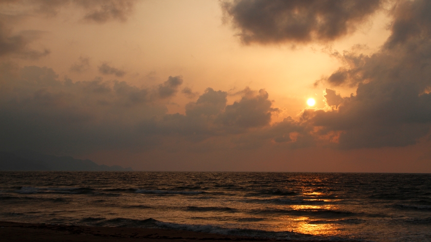 夕日ヶ浦海岸の夕陽