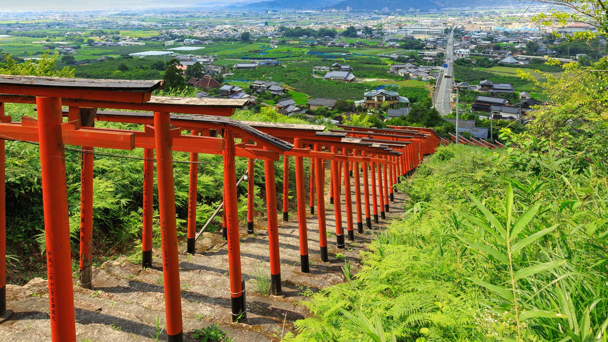 【周辺観光】うきは市を一望できる浮羽稲荷神社。鳥居の雰囲気が素晴らしいと評判です。＜車で60分＞