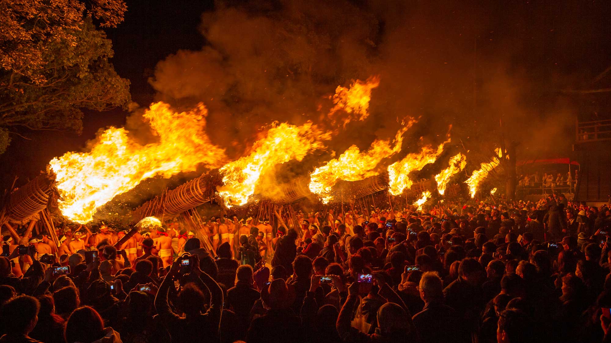 【周辺観光】大善寺玉垂宮の1600年余の伝統ある火祭り「鬼夜」は日本三大火祭りの一つ。＜車で28分＞