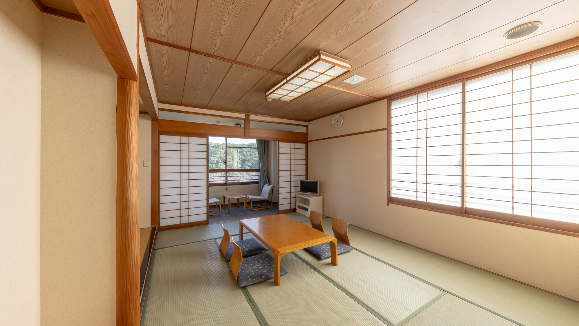 【和室10畳】心地よい広さの、しっとりとした和の空間をお楽しみください