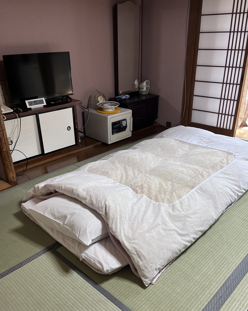 和室8畳バストイレ付き