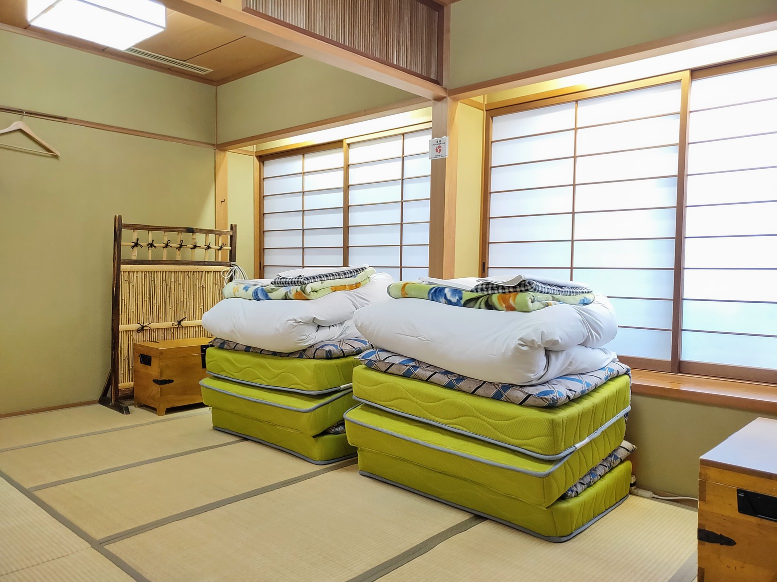 女性専用中くらいの個室（4人まで）