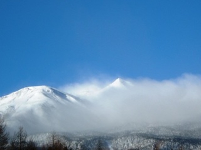 12月、吹雪の乗鞍岳。