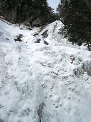 全面結氷の三本滝＊