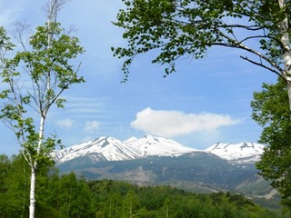 6月の残雪輝く乗鞍岳