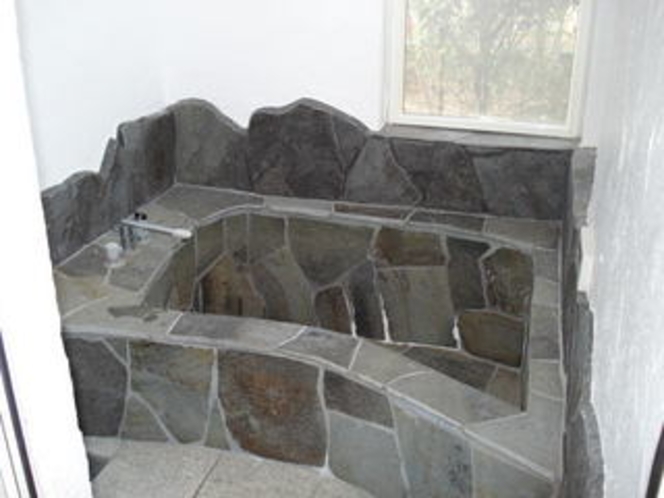 石造りの内風呂