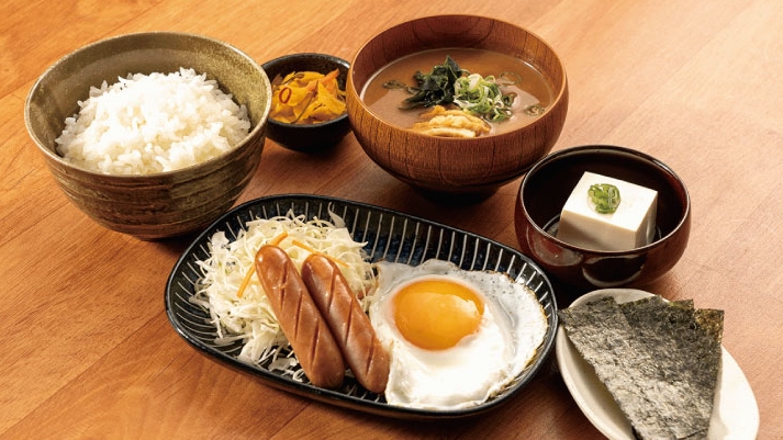 朝食付でお得なプラン【ウインナーと目玉焼定食 or サバの塩焼定食】 