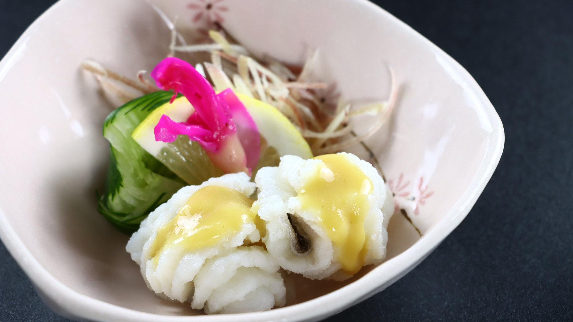 【料理一例 ～夏～】鱧の湯引き