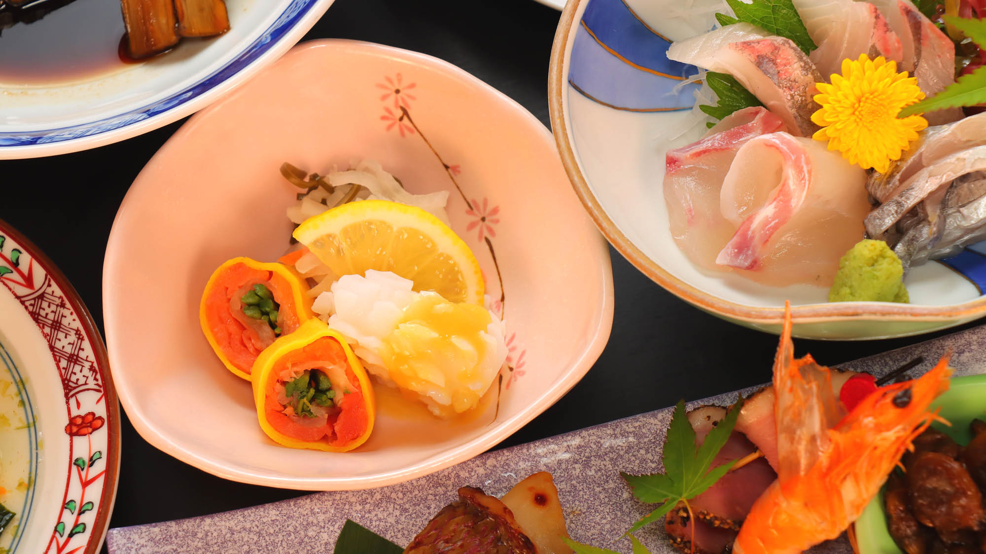 【料理一例 ～春～】サーモン錦糸巻・いか松笠酢味噌掛け