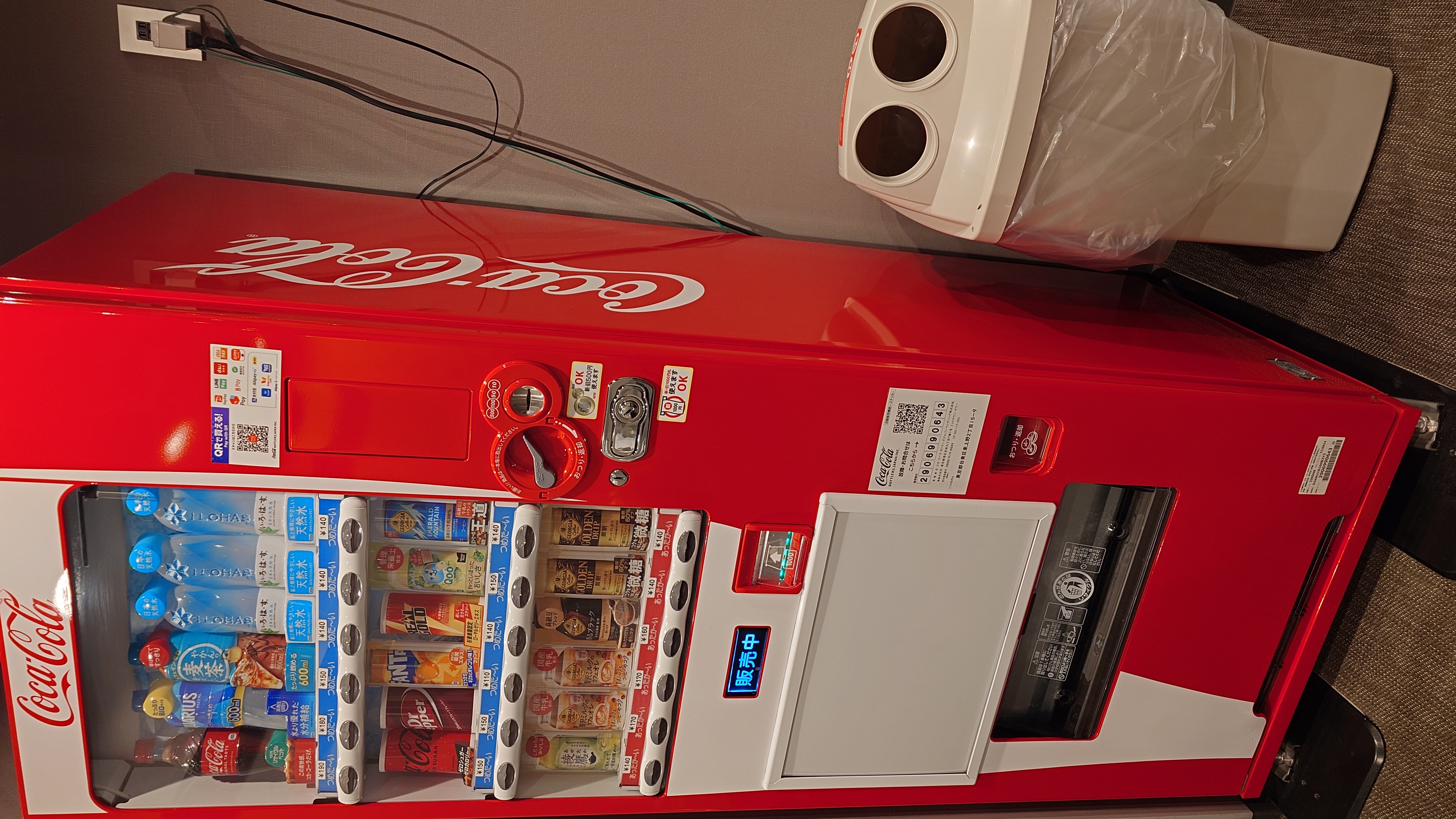 １Fフリースペース・自動販売機