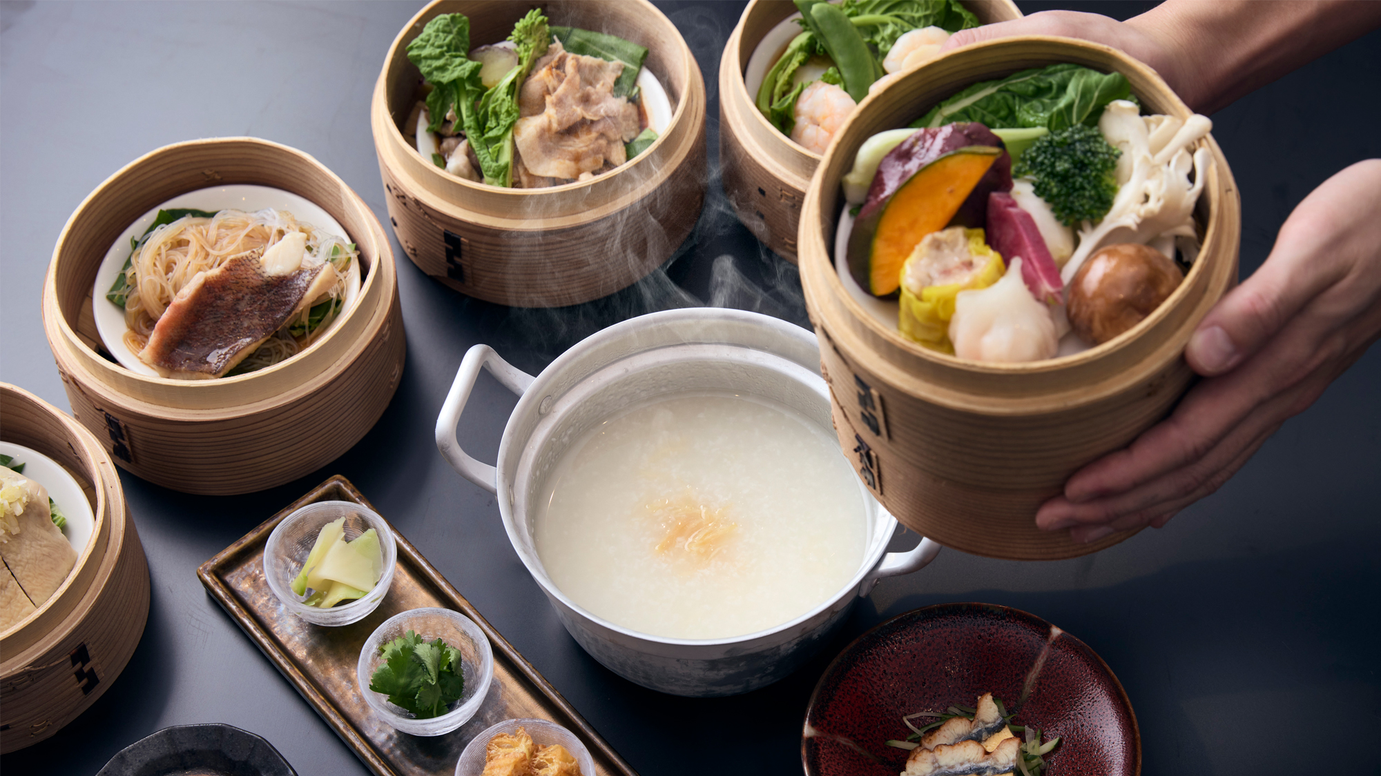 蒸篭仕立て 中国粥と季節の蒸篭料理