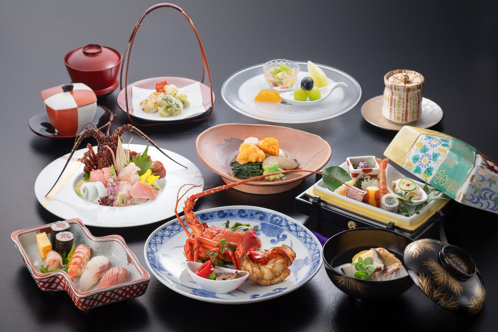 【和食会席 / 美味佳宴】鮑、伊勢海老など海の幸が並ぶ美し国の和会席「華」(はな)＜夕朝食付＞