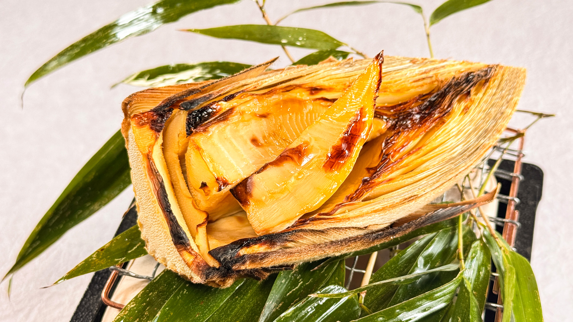 【贅沢会席】「焼き物」筍炭火焼　オリーブオイル　岩塩　ライム