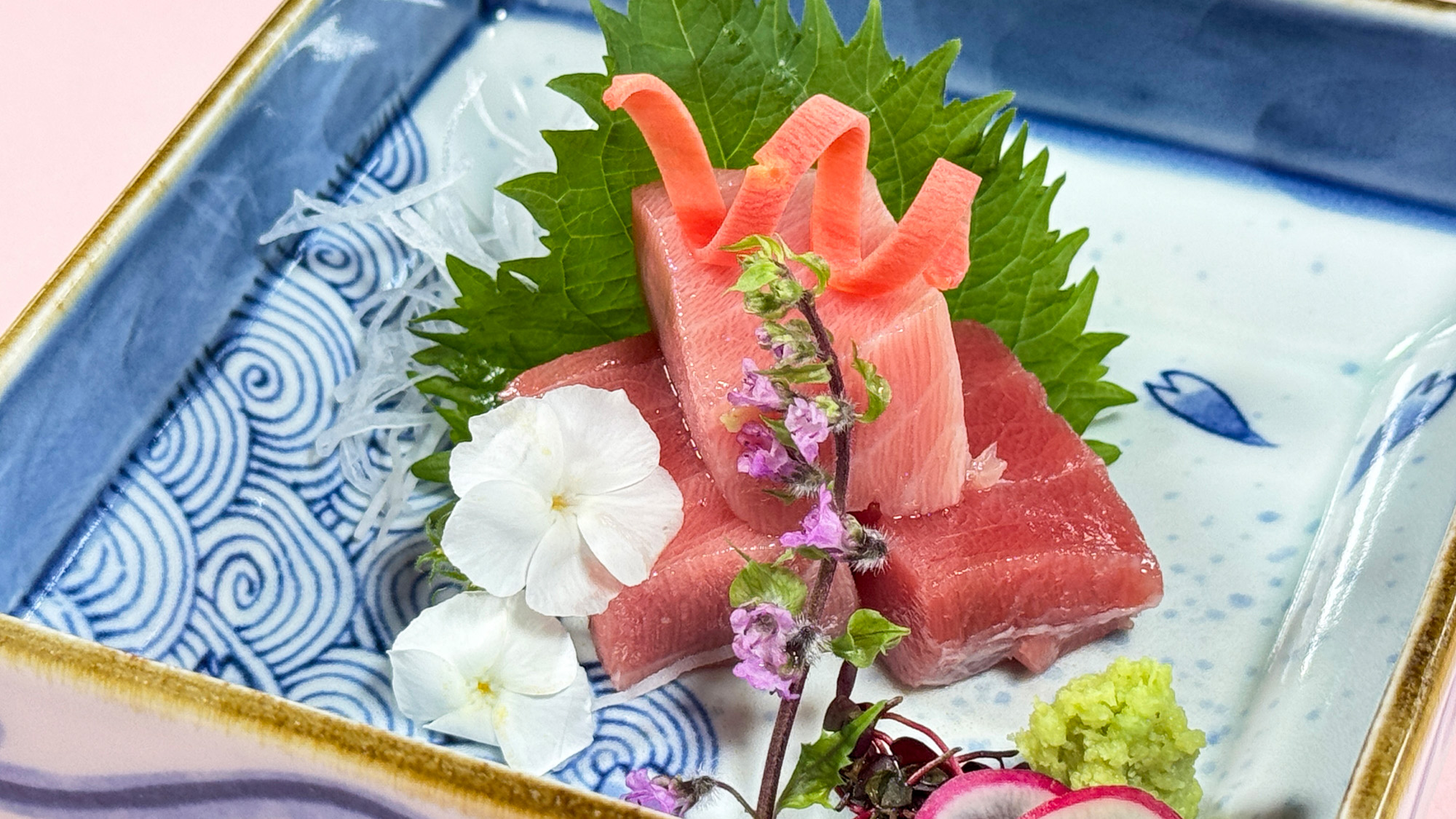 「お造り」本鮪　中トロ　あしらい一式
