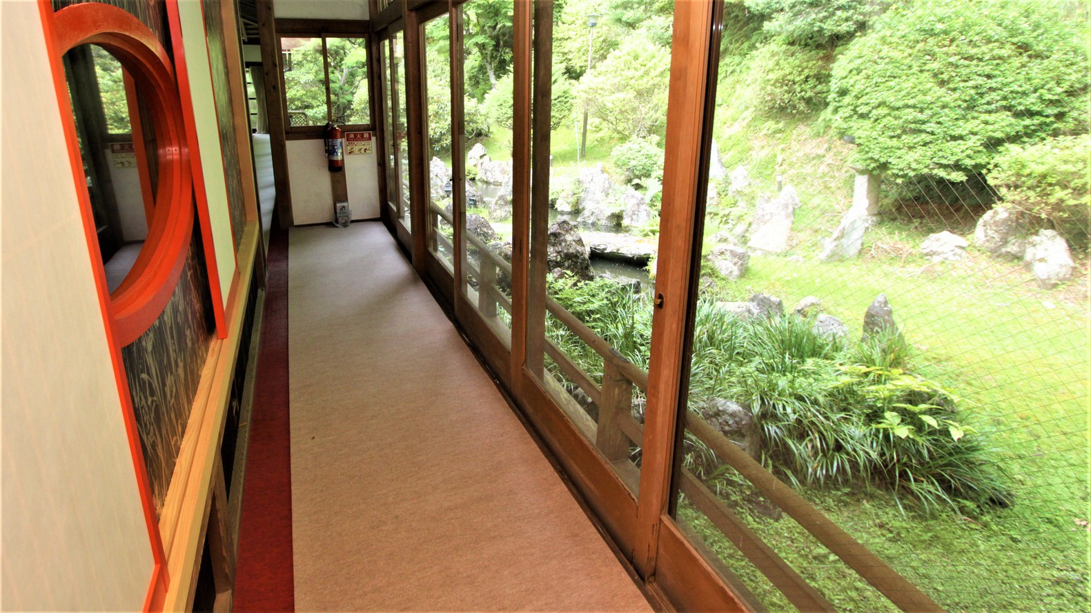 別棟の和室 または 別棟のお部屋の前庭園